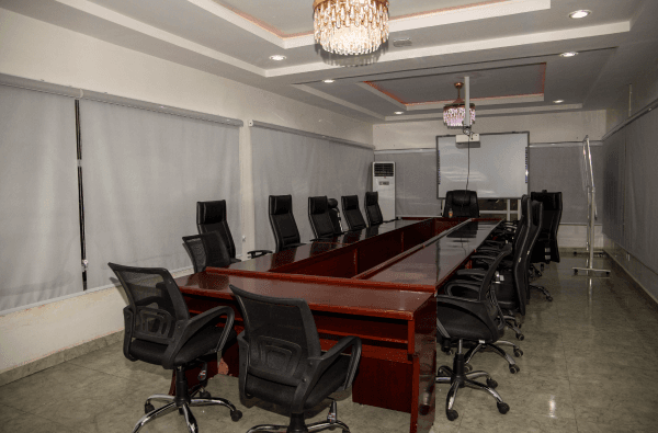 https://res.cloudinary.com/dwue1tdyj/image/upload/v1736898188/MeetingSpace_vp3erj.png